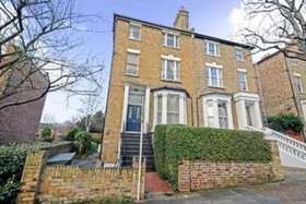 1 bedroom Flat for s...